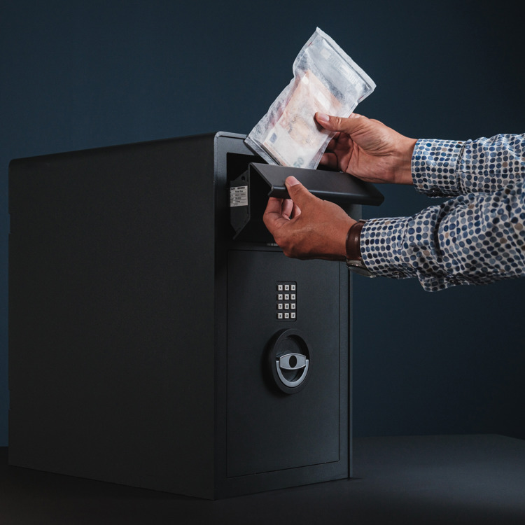 Retail Security Box The RetailBox: a Sealbag Deposit Safe for in-store | Brink's - Brink's ...